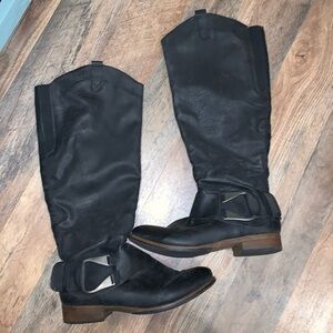 Crown Vintage Riding Boots.  Size 8.5.  Vegan Leather.‎  Lined. Large buckle.